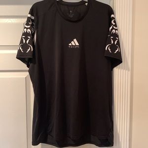 ADIDAS ‘Wakanda Forever’ tee in XL!